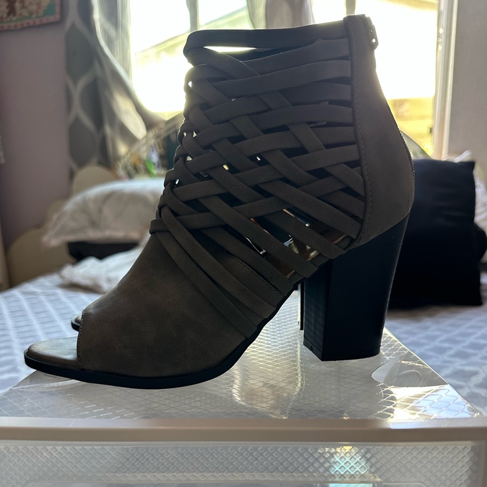 Comfortable block heels - Picture 2 of 5